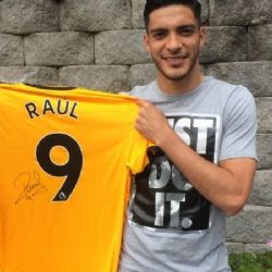 Aficionado del Wolverhampton se tatuó a Raúl Jiménez