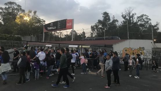 Aficionados se Pelean con Revendedores por Boletos para el Clásico Joven