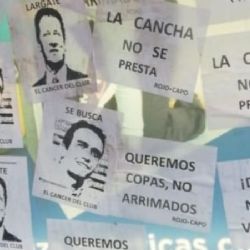 Afición de Toluca Recibe al América con Pancartas de 'Arrimados'