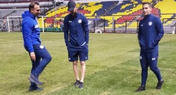 Reportan en malas condiciones la cancha del Estadio Azteca