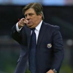 Miguel Herrera vuelve a frenar a Diego Laínez