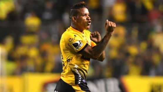 Video | Michael Arroyo se cae Festejando Gol y Casi se Lesiona