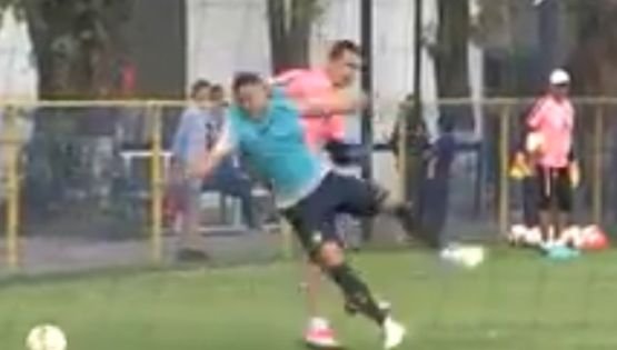 Video | Marchesín 'se Calienta' en el Entrenamiento y Patea a un Juvenil