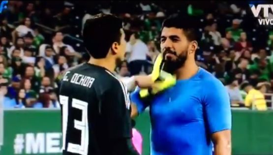 Revelan las 'Burlas' que se Dijeron Memo Ochoa y Luis Suárez