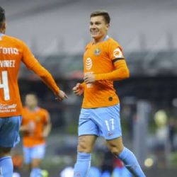 Cristian Insaurralde recibe premio por su gran actuación