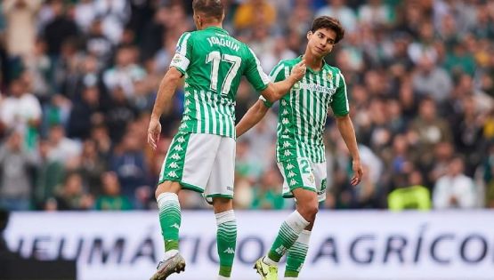 Vídeo | Diego Lainez vuelve a ser Titular y es Despedido entre Aplausos por la afición del Betis
