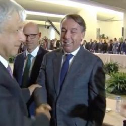 Video: Azcarraga bromea con AMLO por la derrota de América