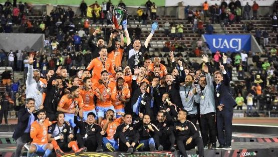 Nico Castillo 'trollea' a Joserra y al 'Piojo' con el Título de Copa