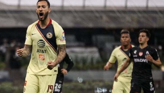 Emmanuel Aguilera abandona el partido por lesión
