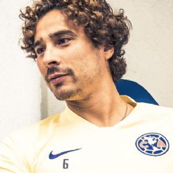 Memo Ochoa presenta Exámenes Médicos con América