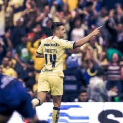 Video | Exhiben a Trabajadores del Estadio Azteca rebajando la Cerveza con Agua de la Llave