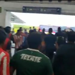 Video | Aficionados de Chivas agreden a Futbolistas del América Sub-20