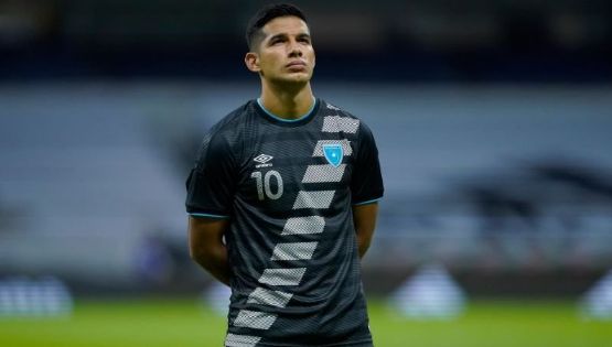 Video | Chucho López se olvida de la letra del himno nacional de Guatemala