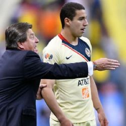 "Piojo" Herrera prohíbe a sus jugadores más jóvenes comprar automóviles de lujo