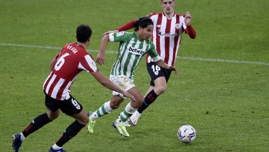 Afición del Real Betis pide a gritos más oportunidades para Diego Lainez