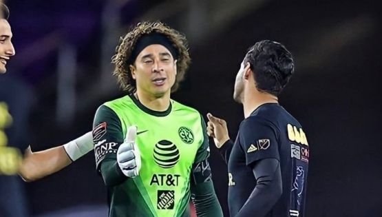 Video | Memo Ochoa muestra total liderazgo dentro de la cancha