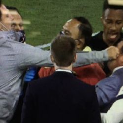 Miguel Herrera se va a los golpes con el auxiliar del LAFC