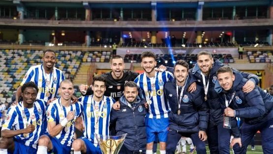 Agustín Marchesín trollea a "Tecatito" Corona por su apariencia en festejo del Porto