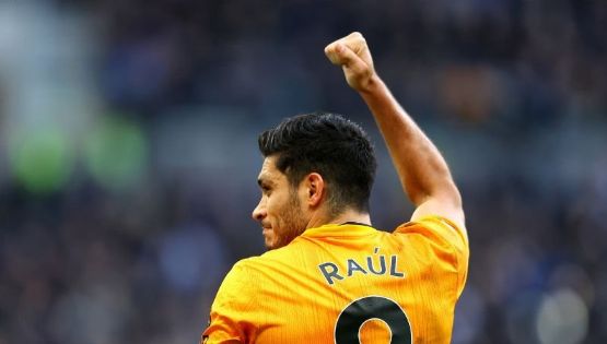 Raúl Jiménez comparte bello mensaje junto con su familia