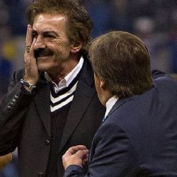 Miguel Herrera Reclama a La Volpe por Dejar Ir a Dos Jugadores Clave