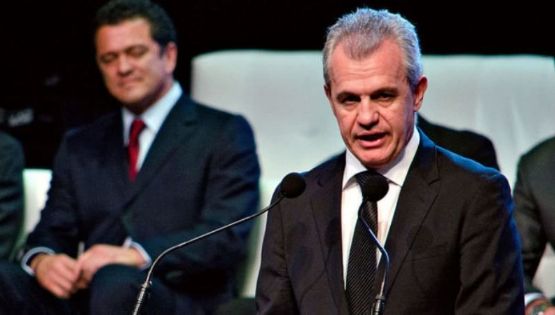 Antonio Carlos Santos le da con todo al "Vasco" Aguirre en redes sociales