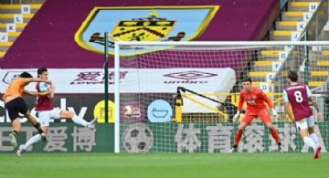 Video | Golazo de Volea de Raúl Jiménez