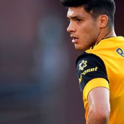 Video | Raúl Jiménez falla un gol cantando sin Portero