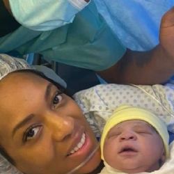 Renato Ibarra sorprende a todos regresando con su Esposa