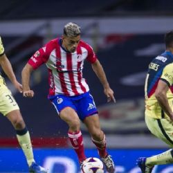 Sebastián Cáceres termina con molestias el partido entre el Club América y el Atlético San Luis