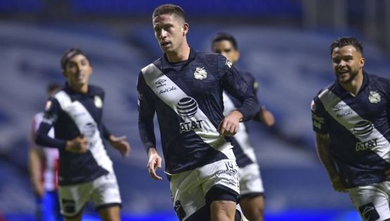 Club Puebla bromea con el VAR por tocarle usar el vestidor del América