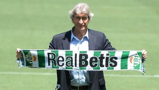 Manuel Pellegrini aplaude el avance de Diego Lainez con el Real Betis