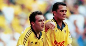 Se lució: Gran Regalo de Raúl Jiménez para Carlos Hermosillo
