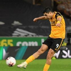 Tras baja de Raúl Jiménez, Wolverhampton se acerca a la zona de descenso