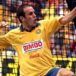 Cuauhtémoc Blanco levanta la mano para la presidencia del Club América