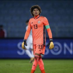 Periodista de Televisa es exhibido dando estadísticas erróneas en contra de Memo Ochoa