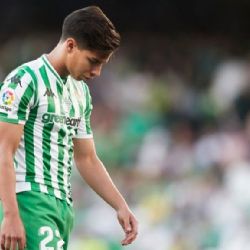 Diego Lainez queda borrado con el Real Betis en su victoria ante el Alavés