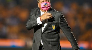 Aficionados del América se debaten sobre cómo recibir a Miguel Herrera en el Estadio Azteca 
