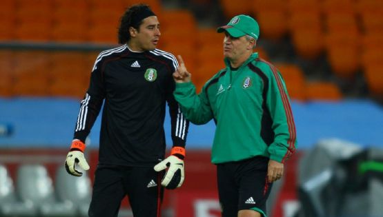 Guillermo Ochoa se enfrentará en una final a Javier Aguirre, el técnico que lo sentó en el Mundial de Sudáfrica 2010
