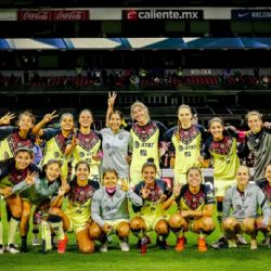 Jugadoras del América buscan a niña que fue a apoyarlas con emotivos letreros