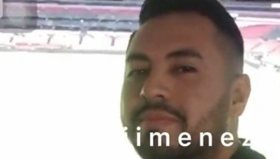 Video | Aficionado de Pumas mete arma de fuego al Estadio Azteca y amenaza a seguidores del Club América