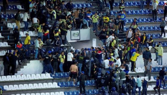 ¿Cómo ingresó su arma el aficionado de Pumas en el Clásico Capitalino contra América?