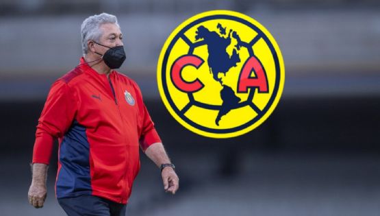 Víctor Manuel Vucetich levanta la mano para dirigir al Club América