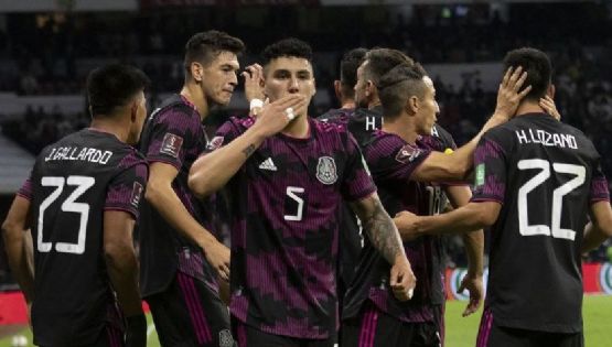 El lateral del Club América, Jorge Sánchez, celebra su primer gol con la Selección Mexicana 