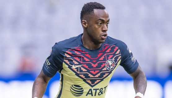 Renato Ibarra levanta la mano