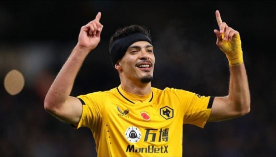 Raúl Jiménez celebra en redes sociales su gol número 50 con el Wolverhampton