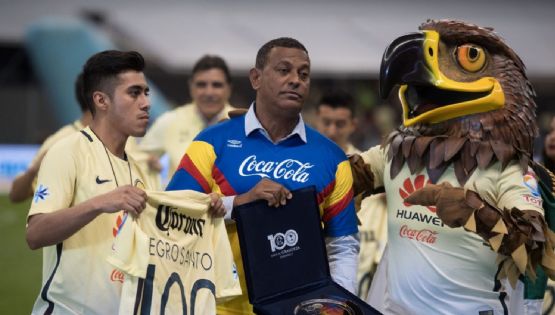 Cesilio de los Santos revela la enorme cicatriz de la operación en la rodilla de Antonio Carlos Santos