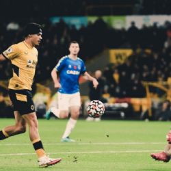 Raúl Jiménez en la mira de récord importante del 'Chicharito' Hernández en la Premier League