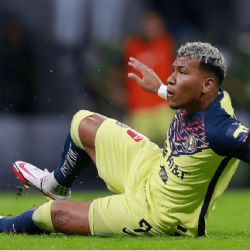 Polémica por la diferencia de criterio en el penal de Roger Martínez a comparación con otros similares en el pasado