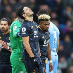 Video | Raúl Jiménez sale expulsado de forma ridícula Wolverhampton vs Manchester City