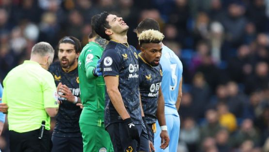 Video | Raúl Jiménez sale expulsado de forma ridícula Wolverhampton vs Manchester City